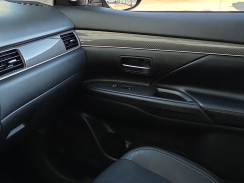 Used 2020 Mitsubishi Outlander LE image 22