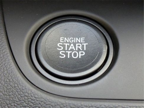 Used 2025 Hyundai Elantra SEL image 31