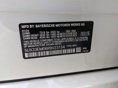 Used 2024 BMW X7 M60i w/ Executive Package image 31