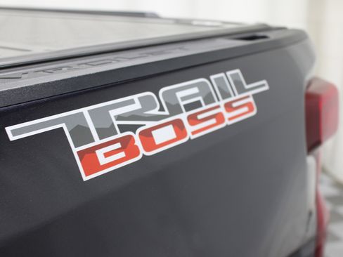 Used 2022 Chevrolet Silverado 1500 LT Trail Boss w/ Convenience Package II AWD/4WD image 22