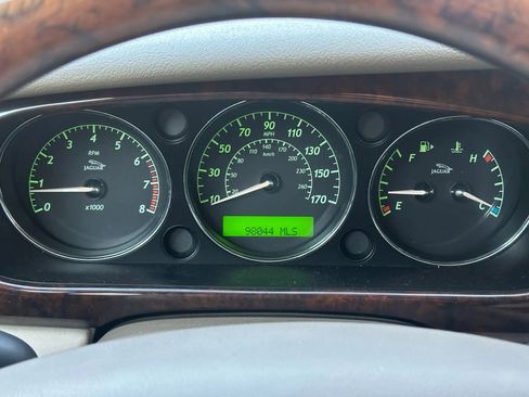 Used 2004 Jaguar XJ8 image 4