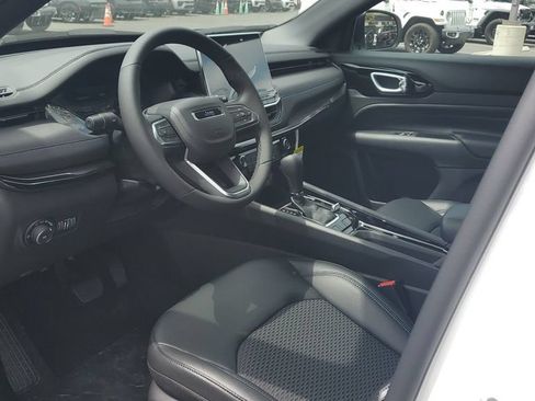 Used 2026 Jeep Compass Latitude AWD/4WD image 19
