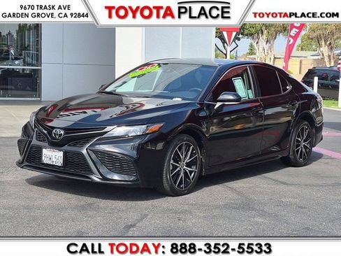 Used 2024 Toyota Camry SE FWD image 1