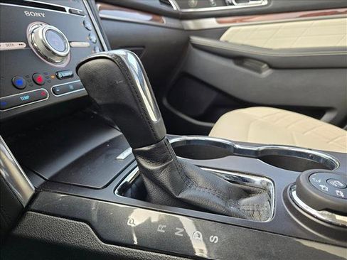 Used 2017 Ford Explorer Platinum image 11