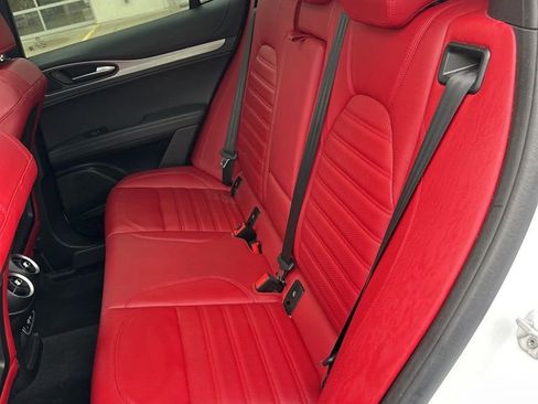 Used 2024 Alfa Romeo Stelvio Veloce image 11