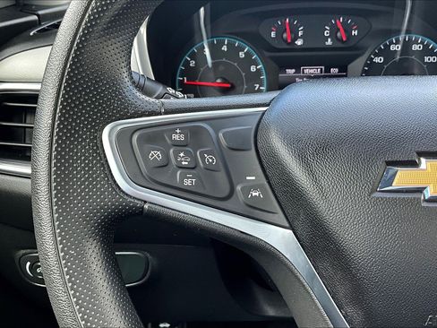 Used 2020 Chevrolet Equinox LS image 19