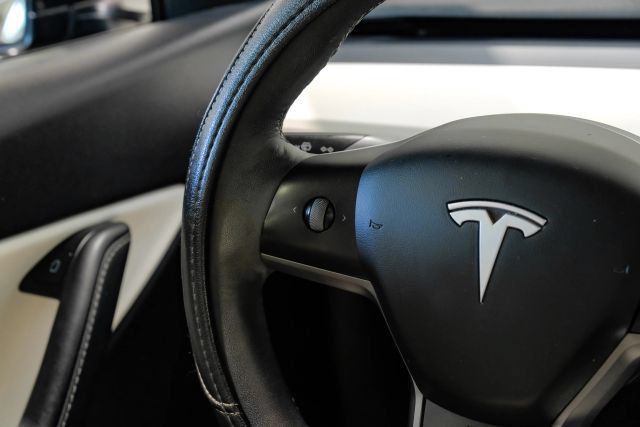Used 2022 Tesla Model Y Performance AWD/4WD image 21