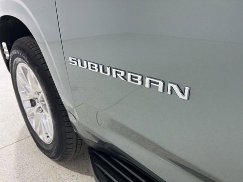 Used 2024 Chevrolet Suburban Premier image 29