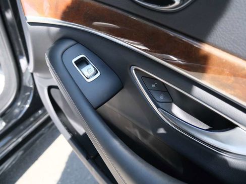 Used 2016 Mercedes-Benz S 550 4MATIC Sedan image 27