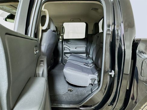 Used 2024 Nissan Frontier SV image 20