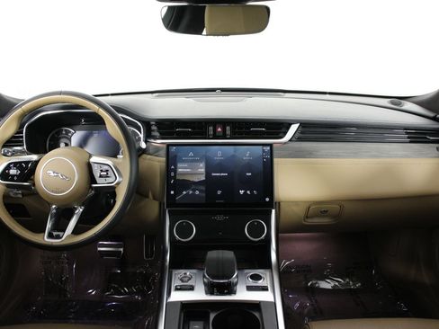 Used 2023 Jaguar XF SE RWD image 7