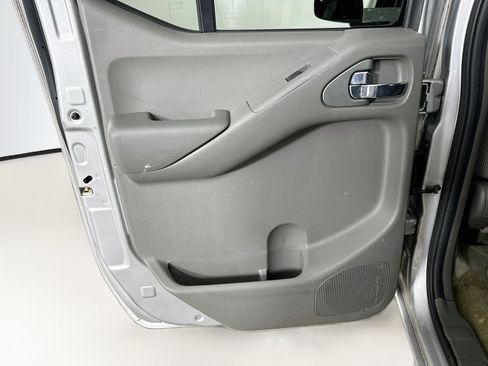 Used 2014 Nissan Frontier SV RWD image 24