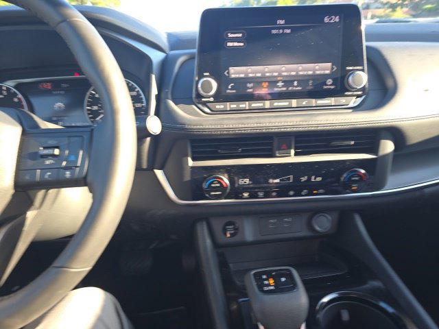 Used 2026 Nissan Rogue SV FWD image 15