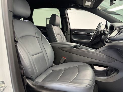 Used 2024 Buick Enclave Premium image 34