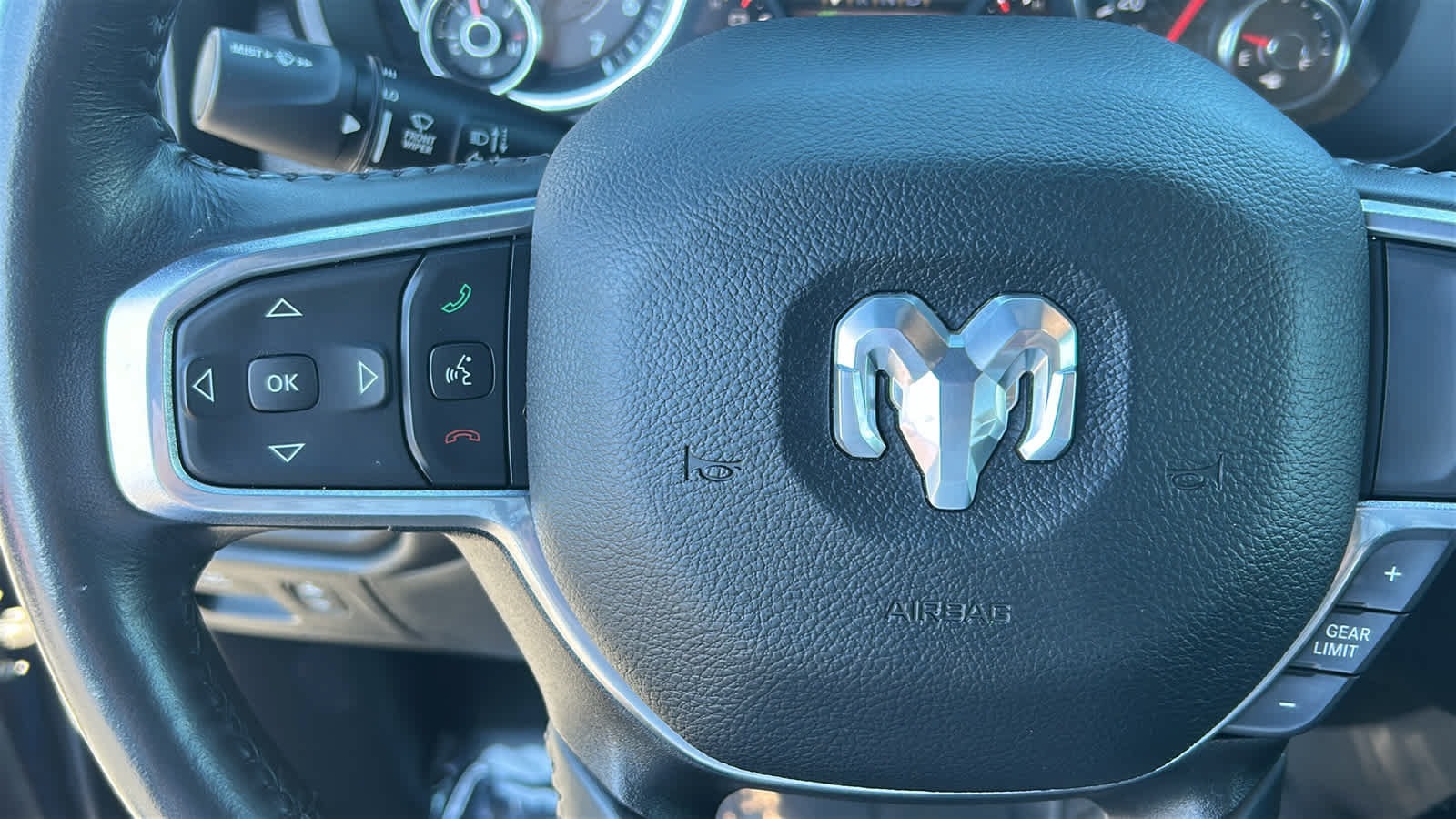 Used 2023 RAM 1500 Laramie AWD/4WD image 19