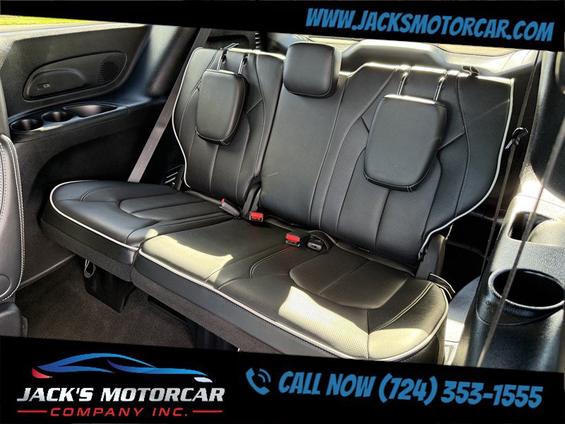 Used 2027 Chrysler Pacifica Limited FWD image 26