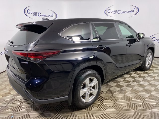 Used 2024 Toyota Highlander LE AWD/4WD image 8