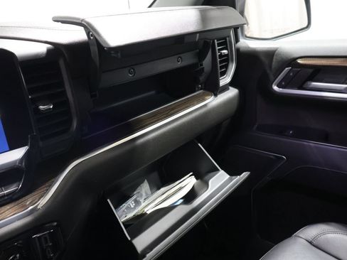 Used 2023 Chevrolet Silverado 1500 LT w/ Leather Package AWD/4WD image 32