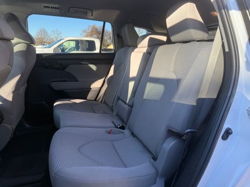 Used 2023 Toyota Highlander LE image 13