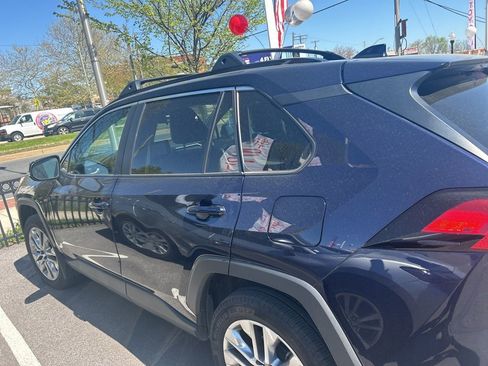 Used 2023 Toyota RAV4 XLE Premium image 3