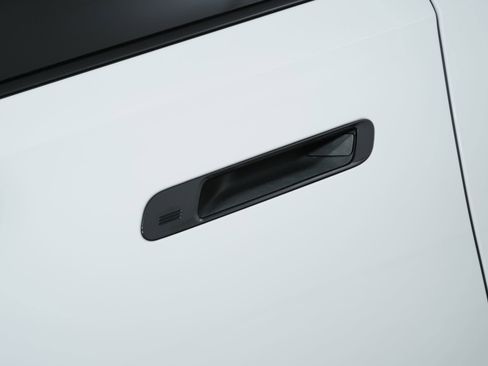 Used 2023 BMW 740i w/ Parking Assistance Package image 52