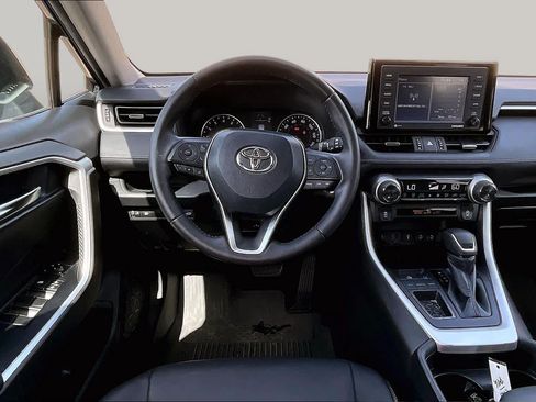 Used 2021 Toyota RAV4 XLE Premium FWD image 8