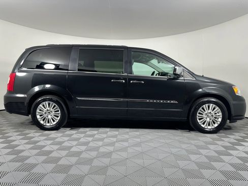 Used 2012 Chrysler Town & Country Touring-L w/ Premium Group FWD image 7