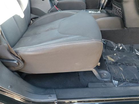 Used 2018 Jeep Wrangler Unlimited Sahara image 17