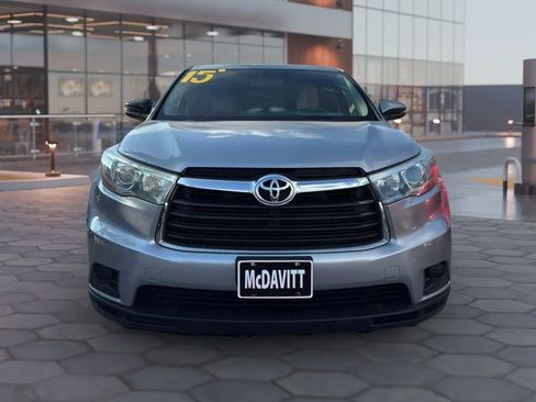 Used 2015 Toyota Highlander LE image 2