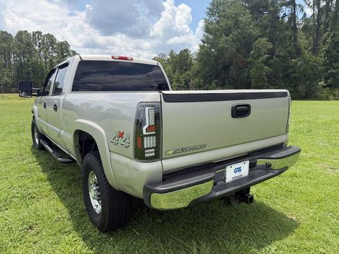 Used 2006 Chevrolet Silverado 2500 LT w/ Heavy-Duty Power Package AWD/4WD image 6