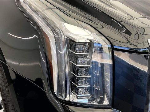 Used 2017 Cadillac Escalade Luxury AWD/4WD image 28