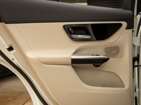 Used 2025 Mercedes-Benz GLC 300 image 29