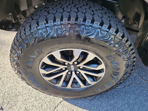 Used 2019 Ford F150 Raptor w/ Equipment Group 802A Luxury image 9