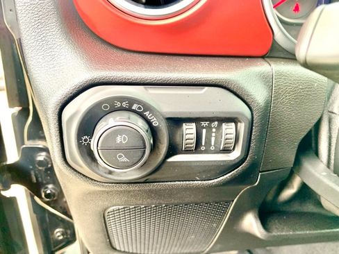 Used 2020 Jeep Gladiator Rubicon AWD/4WD image 27