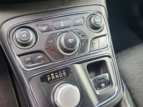Used 2015 Chrysler 200 S AWD/4WD image 25