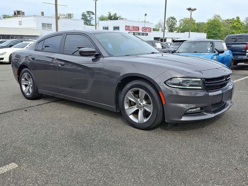 Used 2016 Dodge Charger SXT image 3