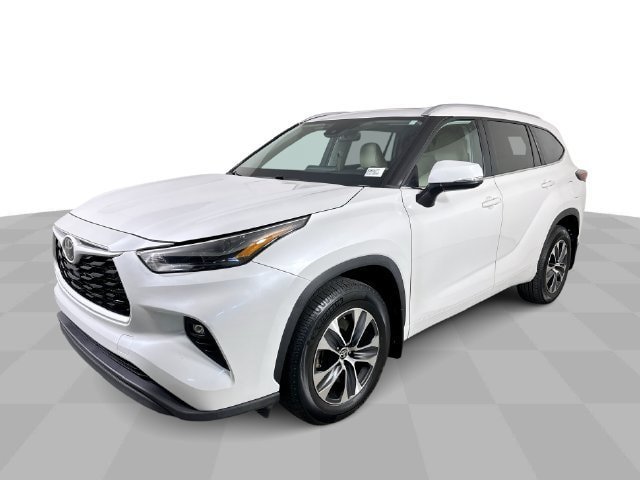Used 2024 Toyota Highlander XLE AWD/4WD image 4