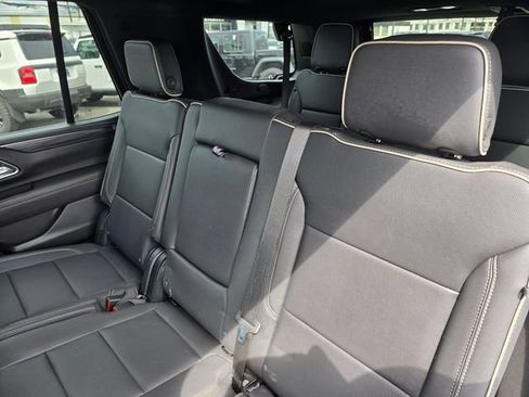 Used 2024 GMC Yukon SLT w/ SLT Luxury Package AWD/4WD image 18