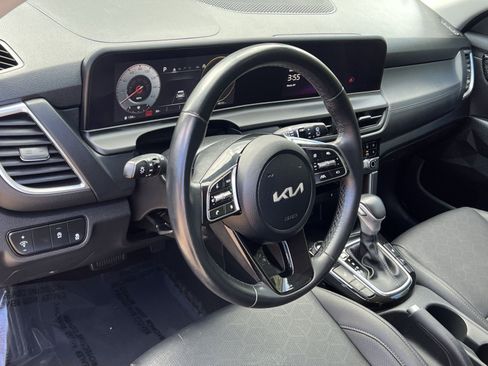 Used 2024 Kia Seltos EX FWD image 20