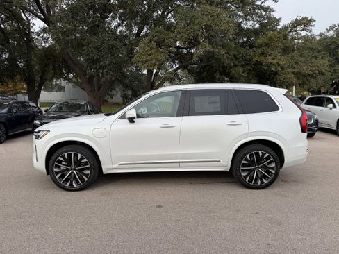 New 2026 Volvo XC90 T8 Plus image 3