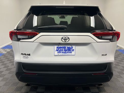 Used 2020 Toyota RAV4 XLE w/ Convenience Package image 10