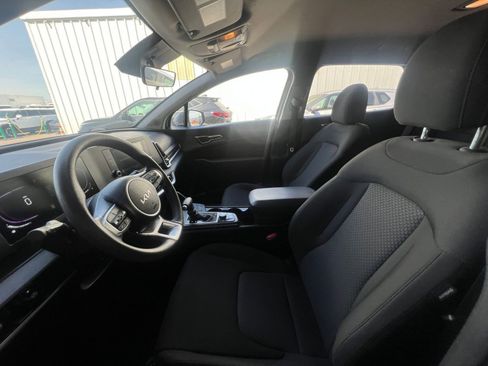 Used 2025 Kia Sportage LX FWD image 27