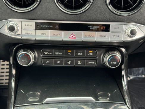 Used 2020 Kia Stinger GT-Line image 24