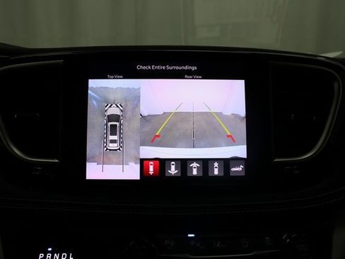 Used 2022 Chrysler Pacifica Limited image 44