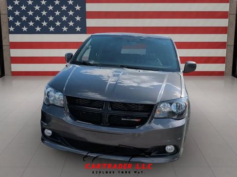 Used 2018 Dodge Grand Caravan SE FWD image 2