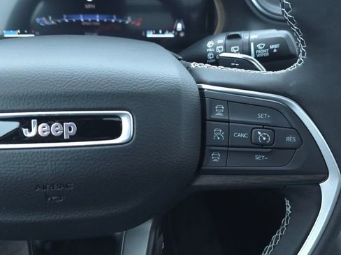 New 2025 Jeep Grand Cherokee Limited w/ Black Appearance Package image 28