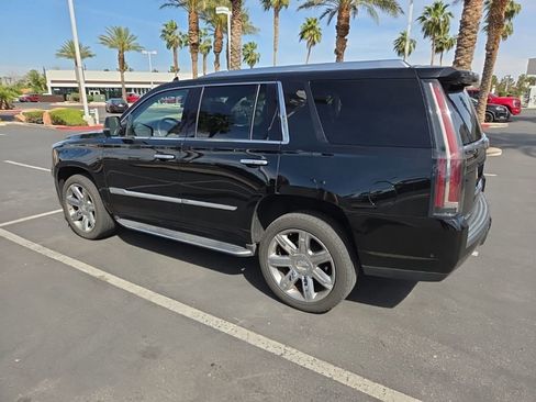 Used 2020 Cadillac Escalade Luxury image 3