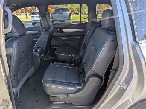 Used 2025 Buick Enclave Preferred image 15