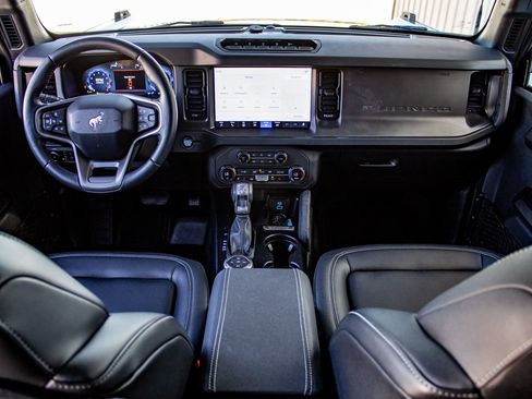 Used 2025 Ford Bronco Badlands AWD/4WD image 32
