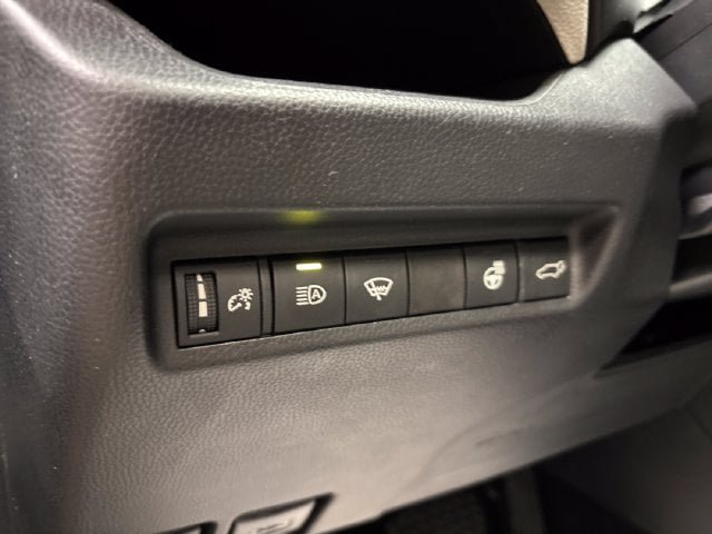 Used 2021 Toyota RAV4 XLE Premium AWD/4WD image 31